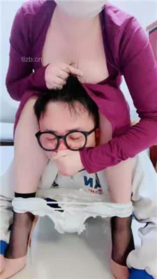 【甜心教主】学生狗迷恋老师的卫生巾内裤