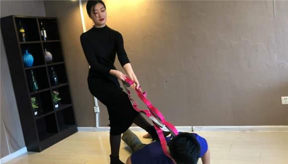 舞团少女的特殊玩具