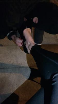 【温蒂】户外-高跟玉足恋足舔 JS250331-37