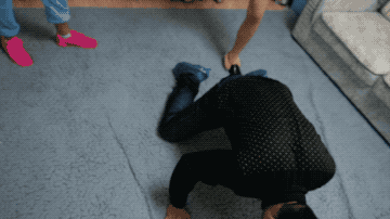 洛芸睡衣无作假暴力踢裆