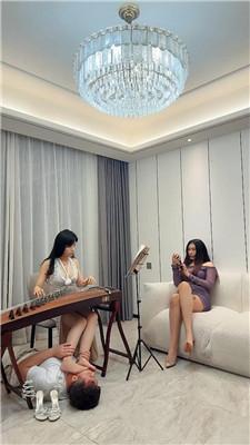 【琴月】素人闺蜜观战-古筝美女脚下奴 JS250429-13