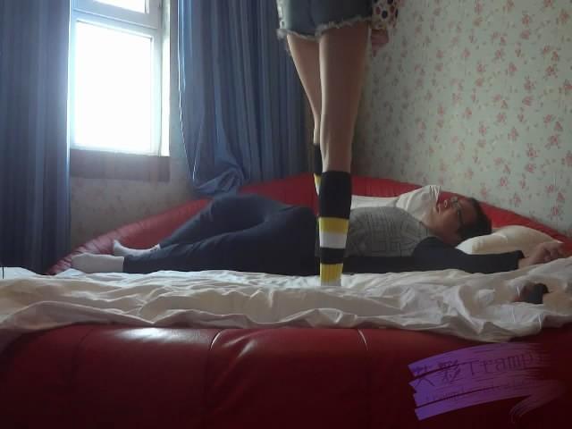 ★小教练★”踢球“运动回来，筒袜，袜子味道很足喔，还是踩祈祷哥