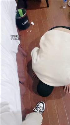 【沐沐大大】跪舔女神的脏运动鞋 bf50123