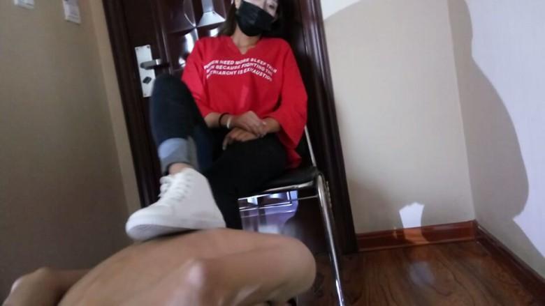 真实暴力耳光休克踩踏舔脏鞋《鸽宝原创》