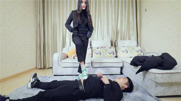 曼捌帆布鞋踩踏踩头羞辱舔鞋