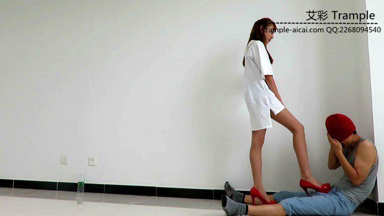 00后天使女主剧情！暴打街头小混混！