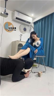 【素人挖掘机】长裙女神肉丝脚踩虐 bf51155