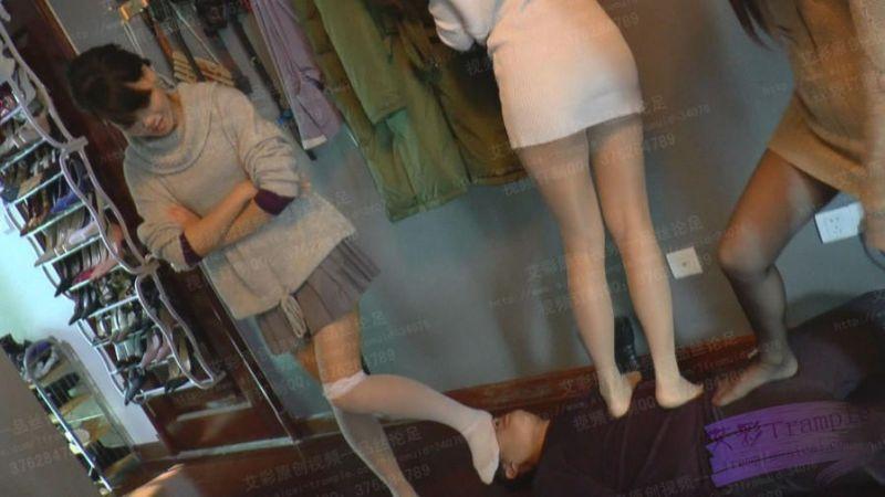 奴下奴-馨雨柳柳替女奴出气