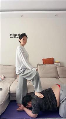 【埋汰】裸足玩虐健身教练 JS250224-29