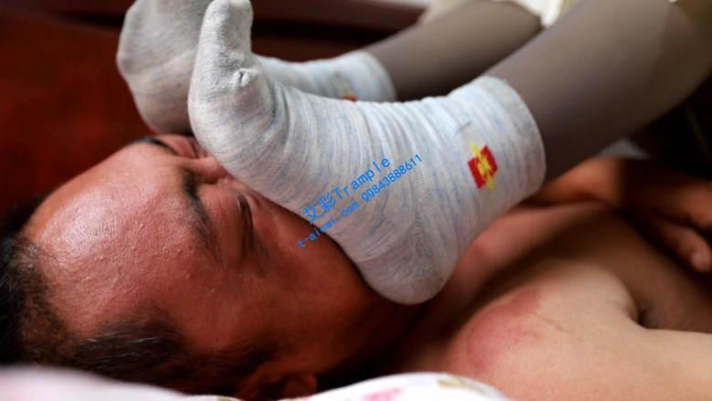 【冰时代奕潇】原味棉袜强迫窒息强行踩踏