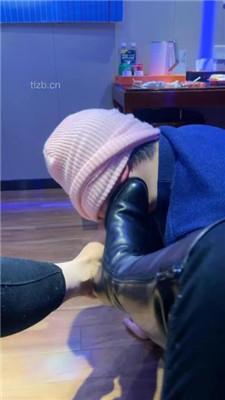 【毛绒月亮】长靴提档/抽耳光/踩踏闻白袜/脚插嘴