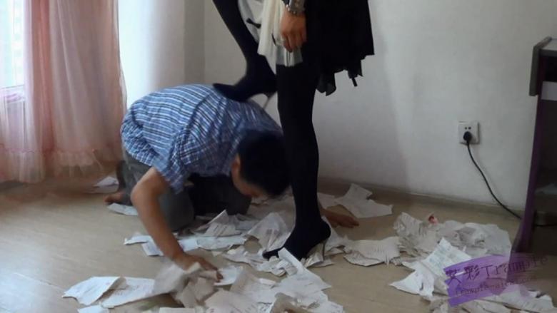 黑冰S 黑丝高跟踩碎卷子欺负书呆子