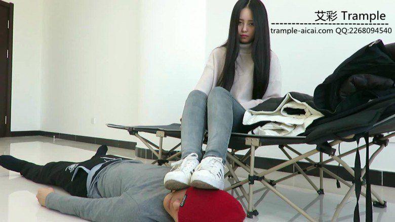 超漂亮老师天依女主棉袜堵嘴，裸足踩脸！