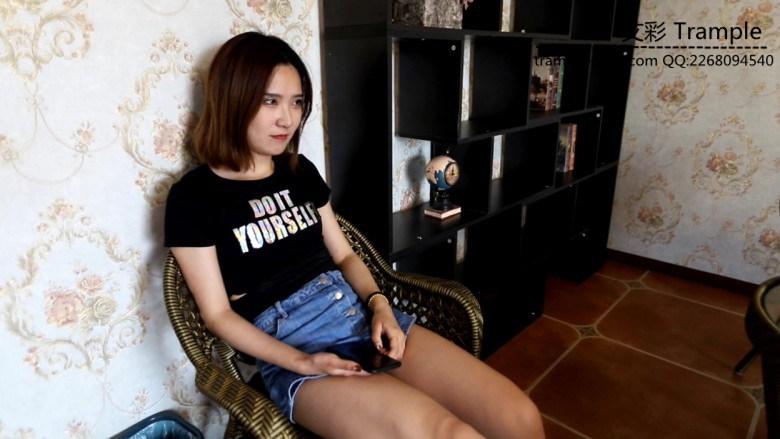 喵学姐第一次面对镜头 舔她棉袜