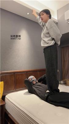 【猴歌】坐脸窒息-白袜跳踩 JS250225-14
