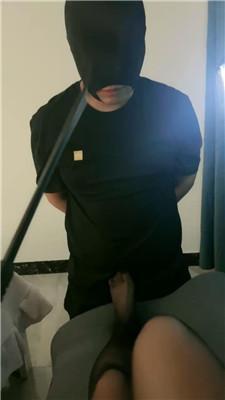 【桃之夭夭】下跪狗黑丝脚狂舔 JS250322-8