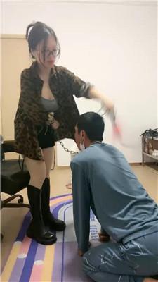 【薇薇】长靴踩虐/骑马狗爬/鞭打/囚禁狗笼 bf50510