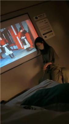 【雨琦】私人影院情侣下跪-奴下奴 JS250422-29