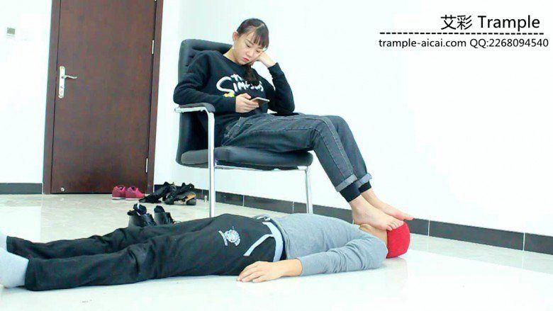 00后天使女主的踏板–棉袜+裸足堵嘴！