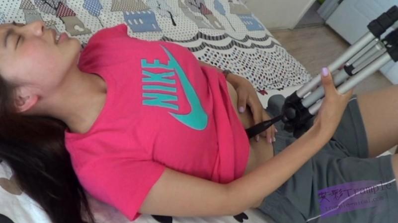 琳琳吃葡萄肚子疼 三脚架刺肚子