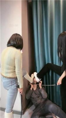 【鱼糯糯】双S-吊绑贱奴疯狂虐打/揪耳骑脖/转胯/耳光裸足插嘴