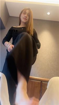 【肉肉sama】骑马狗爬-白袜脚踩-腿绞坐脸 JS250325-17