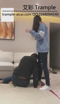 viv运动鞋i暴力踢脸踢裆发泄必须踹脸出血