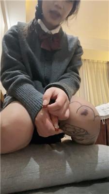 【小凤梨】纹身精神小妹的脚就是臭 JS250319-14