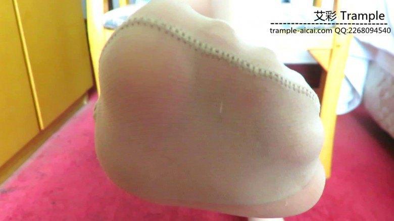 00后天使女主狭窄空间的钻跨!