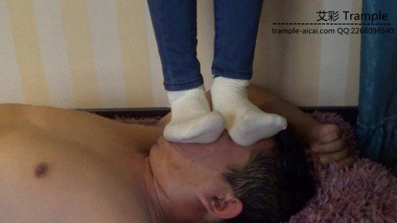 黑冰汗臭运动鞋棉袜崇拜踩踏站脸