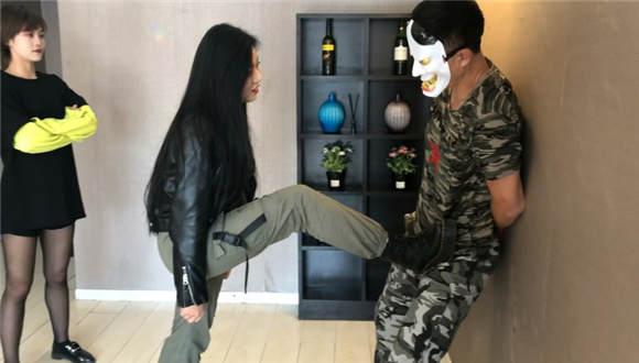 姐妹花の暴力惩罚