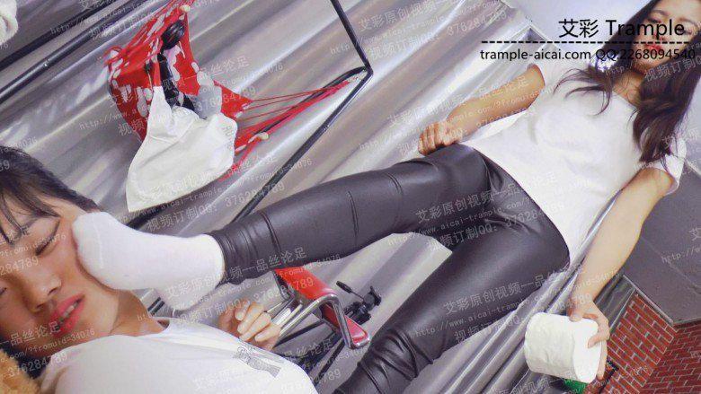 女女-强制骑坐闻脚