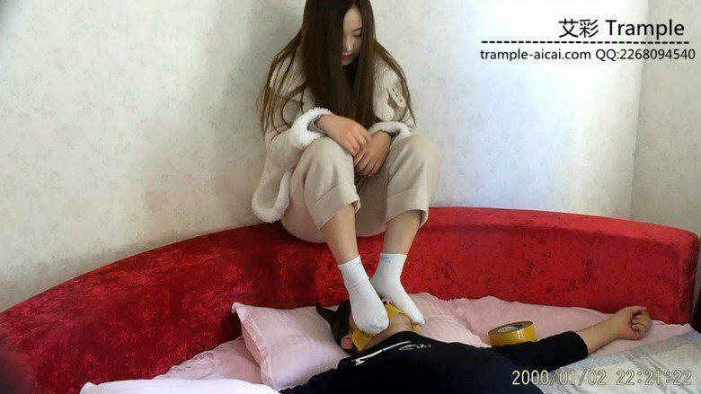 三美人脚下强制呼吸控制