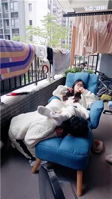 【南月女神】白袜踩踏-阳台下跪伺候 JS250218-1