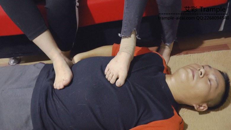 新人语儿初次体验脚垫