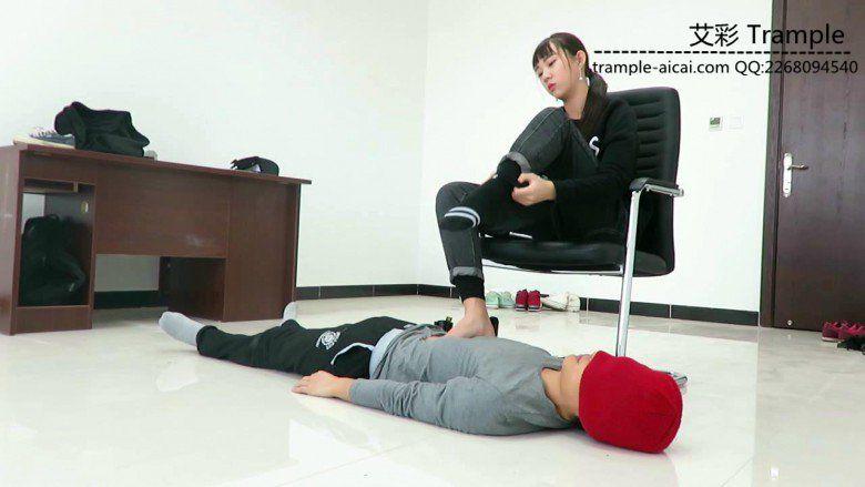 00后天使女主的踏板–棉袜+裸足堵嘴！