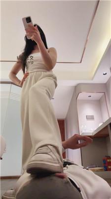 【妮蔻】胶带捆绑-小白鞋白袜塞嘴暴力虐打 bf49484