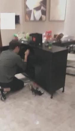 VIVI圣水羞辱 黑丝高跟调教偷鞋的邻居