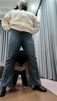 【拽拽】骑马转胯/牛仔裤坐狗头  JS250206-4