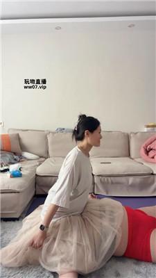 【埋汰】玉足踩虐猥琐狗继父 JS250308-3