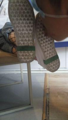 性感丝袜美脚 舔脏鞋底