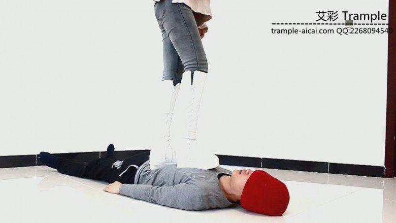 超美天依老师长靴虐贱狗! 超美天依老师长靴虐贱狗!