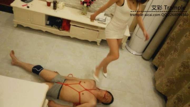 〖湘香女王〗圈养奴一整天的卑微命运