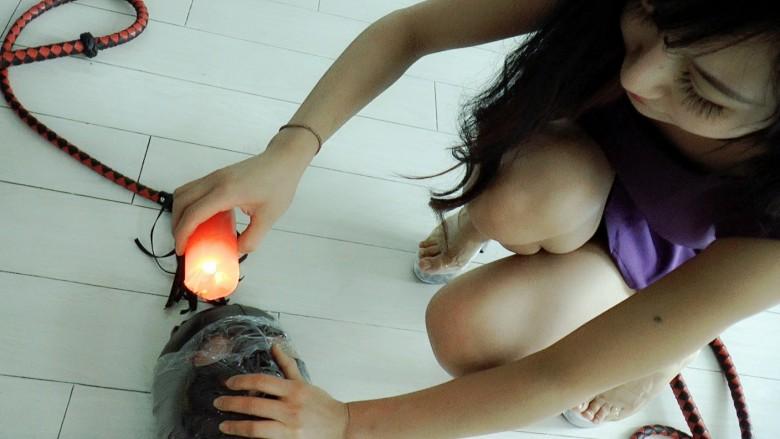 松岛黑冰鞭打滴蜡调教木乃伊 打到吐血