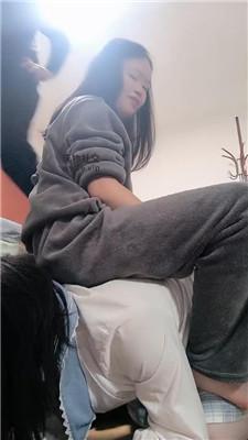 【霓霓女王】玉足生活化虐圈养奴 JS250106-32