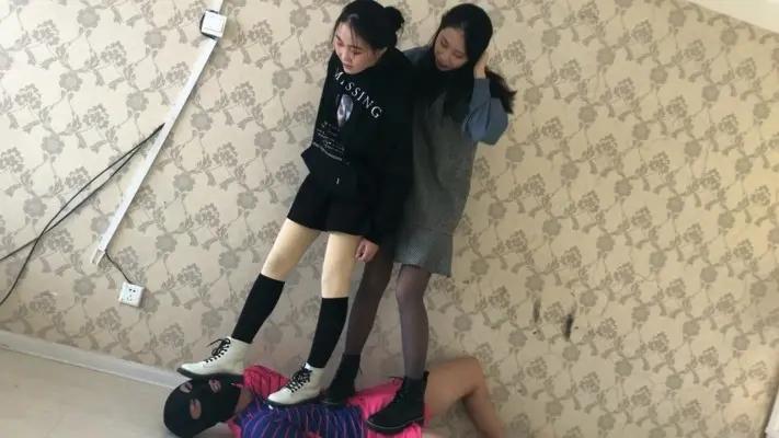 手撕偷丝袜的变态男 YC-210614-4