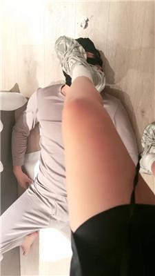 【万华】双S-运动鞋+高跟全体重踩虐 bf49215