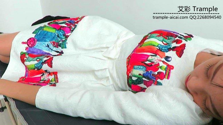 贱狗跪舔00后天使女主肉丝高跟！