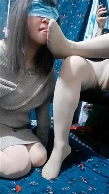 【伪娘和人妻】肉丝脚踩虐蓬头垢面狗 bf50546