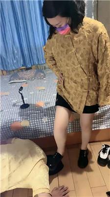 【芳姐】舔技师的脏鞋臭脚 JS250409-24